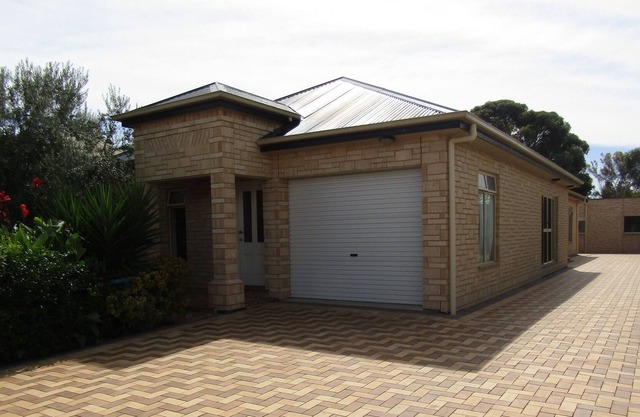 Fishalot - Unique property, 3 kitchens. Winter off peak specials