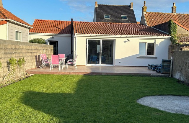 Fisherman's house, single storey, enclosed garden, 50m from the sea,