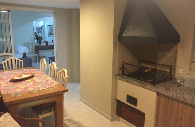 Fit with Gourmet Balcony, 150m from the beach, 3 bedrooms with air, pool and barbecue