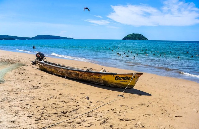 Five bedroom beachhouse with stunning views, quiet swimming beach and pool.