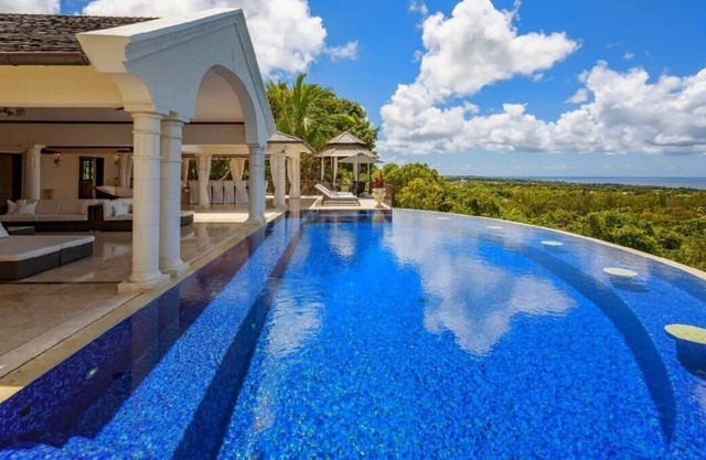 Five Bedroom Luxury Ridge-front Property