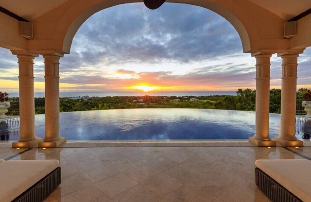Five Bedroom Luxury Ridge-front Property