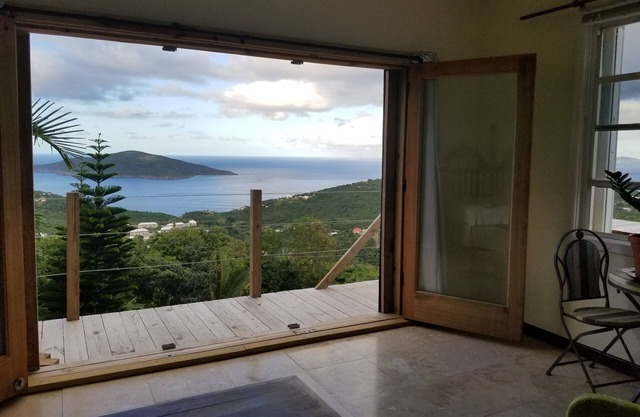 Five Minutes drive down to Magens Bay beach, upstairs with WIFI