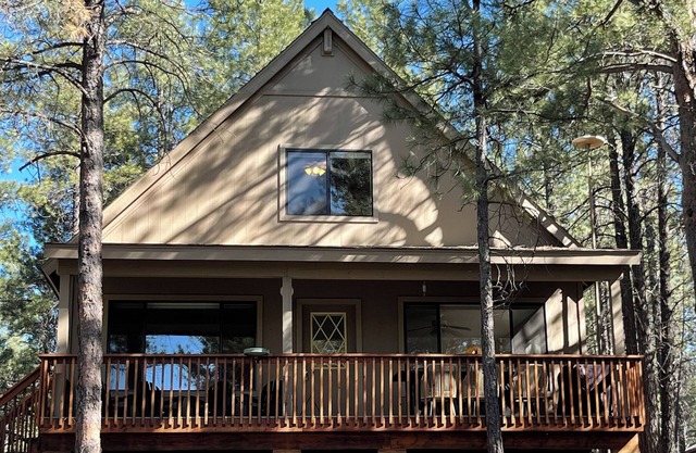 Flagstaff Cabin in Forest near Lake Mary. Mountain Views. Pet-Friendly
