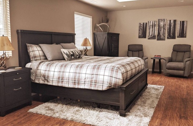 Flagstaff getaway! Dog Friendly, No Fee - Hot Tub - Fire Pit - Central A/C