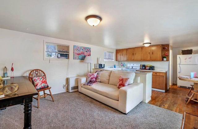 Flamingo Hideaway 1-Bed Suite Near Downtown