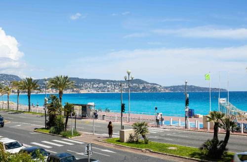 Flat design with SEA view promenade des anglais