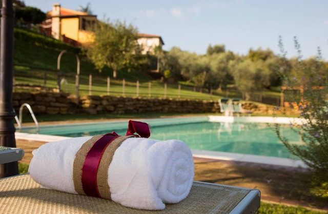 Flat in Lari, A/C, terrace, pool, restaurant, Wi-Fi, close to the village, Ci