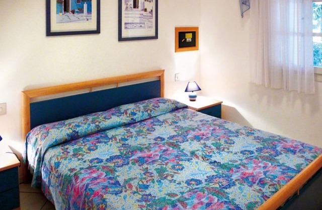 Flat in residence with garden and swimming pool