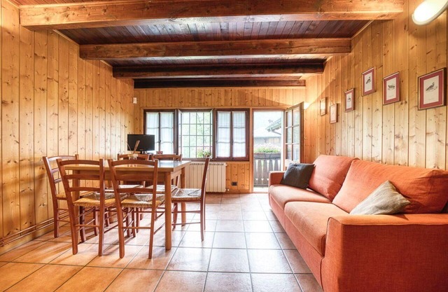 Flat in the village centre Ronco 2