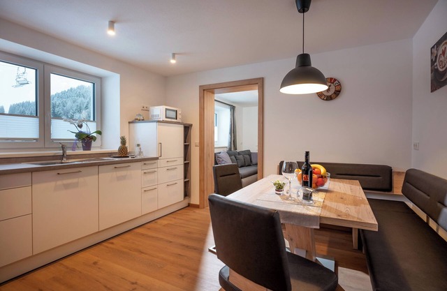 Flat in top location, directly on the ski slope, quiet and central
