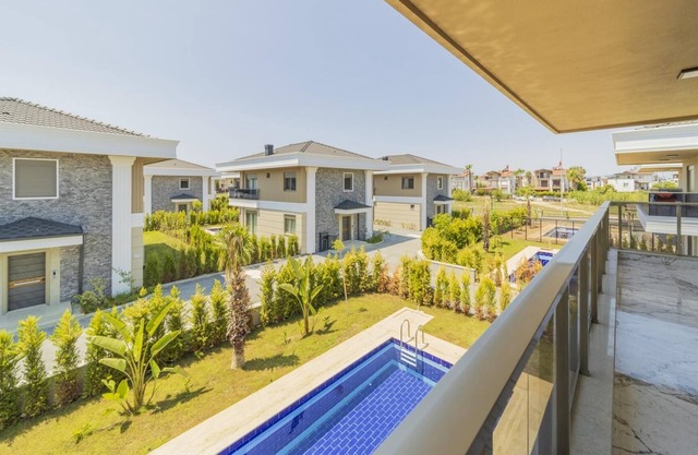 Flat w Pool and Balcony 10 min to Beach in Serik