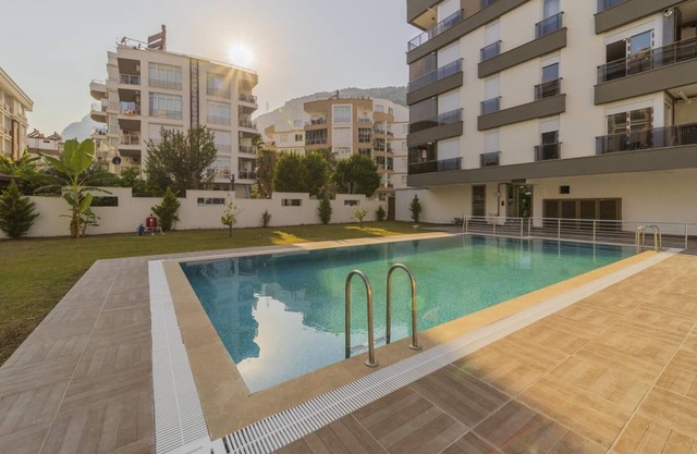 Flat with Balcony and Shared Pool 6 min to Beach