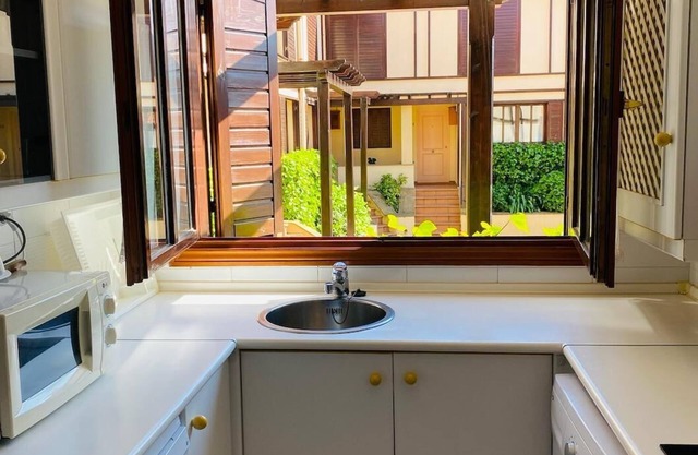 Flatlet 4/6 pers, centrally located and 150m. from the beach and pool. Ideal families.
