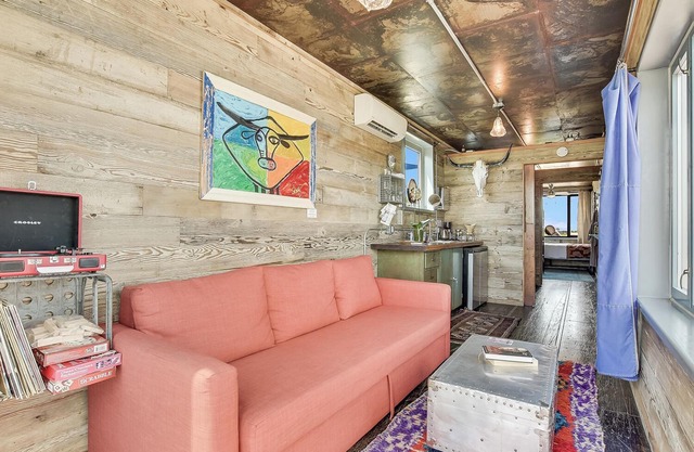 Flophouze Shipping Container Hotel - Houze 4