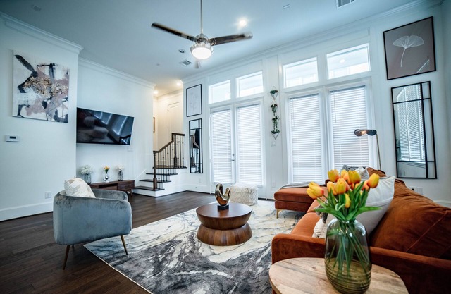 FLORAL and FINE Arts Home in Med/CTR & NRG STAD!
