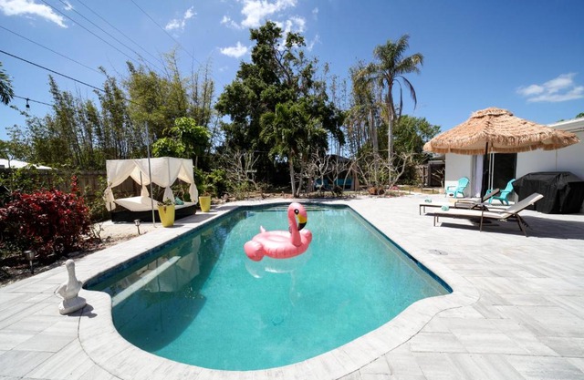 Florida Mango Island/pool/beach/Legacy Trail