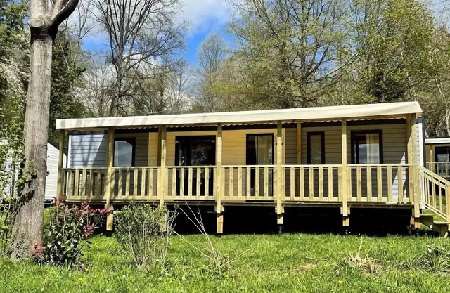 Flower camping de Rouffiac * - Premium mobile home Rouffiac 40m² (3 bedrooms) + 2 bathrooms + LV + LL + Terrace 8 people
