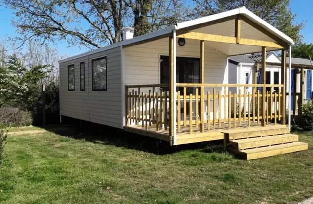 Flower Camping Le Pavillon * - Mobile home Comfort 23m2 - 2 bedrooms + Semi-covered terrace 9m2 4 people