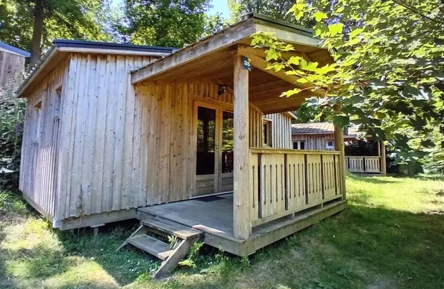 Flower Camping La Chênaie * - Chalet Bois Comfort 24m2 2 bedrooms + covered terrace + TV 4 persons
