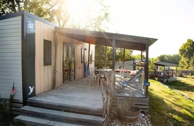 Flower Camping Le Lac aux Birds * - Homeflower PREMIUM with TV, dishwasher and air conditioning 31 m2 (3 bedrooms) 6 persons