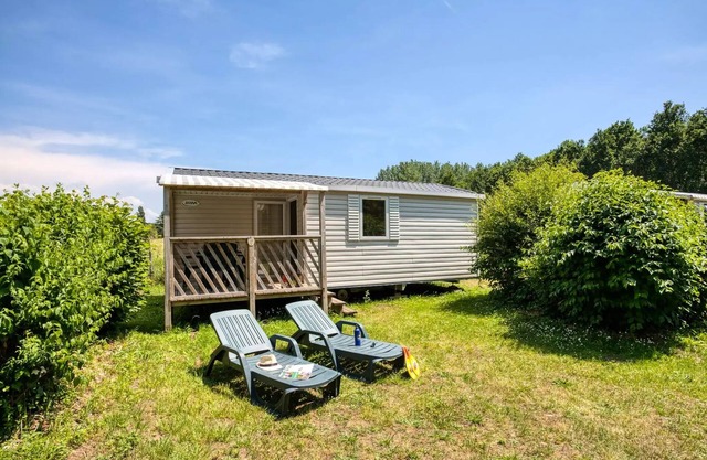 Flower Camping LES BERGES DE LA DORDOGNE * - Mobil-Home Comfort 25m2 Loggia - 2 bedrooms + covered terrace 4 people
