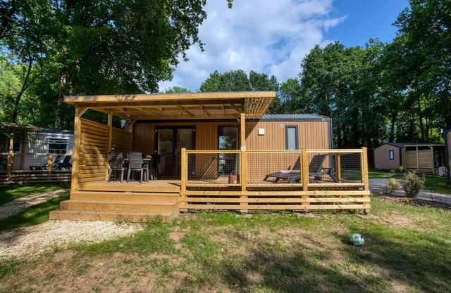 Flower Camping LES BERGES DE LA DORDOGNE * - Mobil-Home Premium 29m2 Bahia - 2 bedrooms + covered terrace +LV + TV + CLIM 4 people