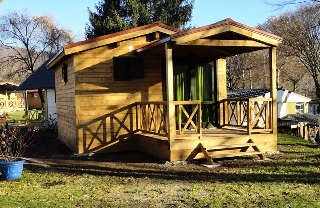 Flower Camping Les Bouleaux * - Chalet CONFORT+ 24 m2 (2 bedroom) + covered terrace 4 people