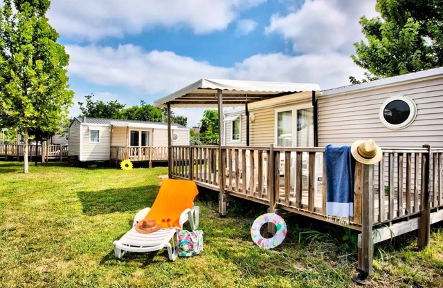 Flower Camping Les Ondines * - Mobil-Home Comfort 27m2 2 bedrooms + semi-covered terrace 18m2 + TV + CLIM 6 people