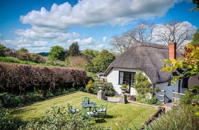 FOLEY'S COTTAGE, family friendly, with open fire in Warminster