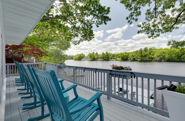 Football Fans Lake Retreat - 5 Mins to Gillette!