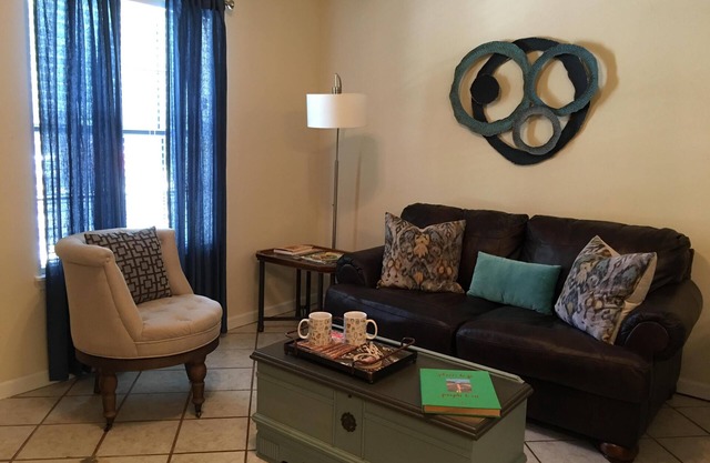 FOOTBALL/VISIT STUDENTS/JOB/HIGH ROAD 2 MILES TO FSU STADIUM, TV W.HULU,QUIET