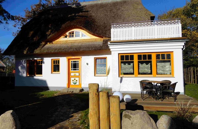 For a relaxing vacation under thatch in a quiet, central location in Wieck