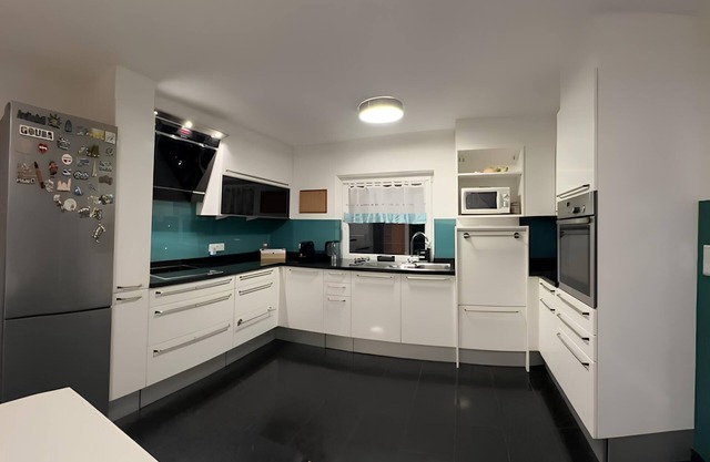 For families, larger groups and guests with pets.