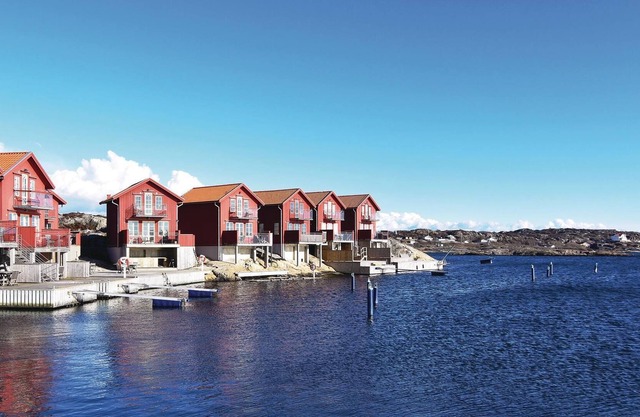 For those who love the sea, the sun and the wind, this domicile has a perfect location.