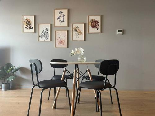 Foreshore apt -sleeps 4 -free parking -WI-FI