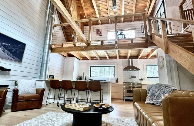 Forest Getaway: Fast Wi-Fi, 5 Min to downtownnn