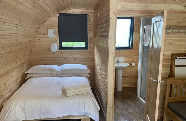 Forest Pod 4 (Pet Friendly) - a glamping pod that sleeps 2 guests in 1 bedroom