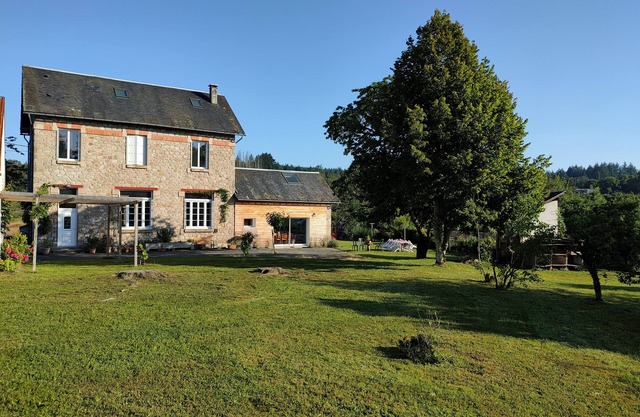 Former ROUFFIAT school in the heart of Corrèze