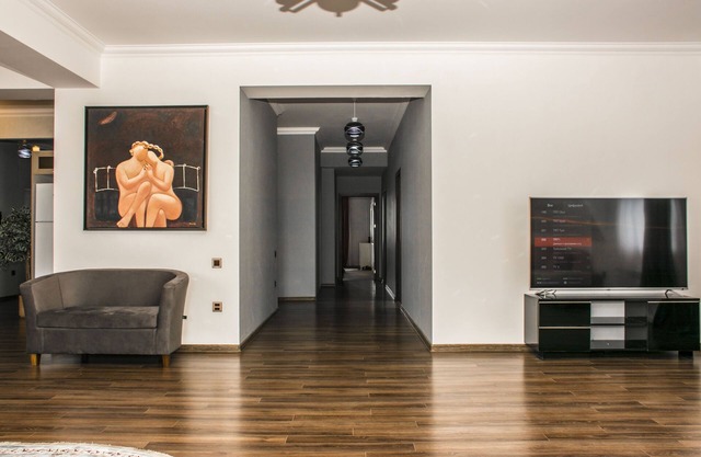 FOUNTAIN SQUARE APARTMENT