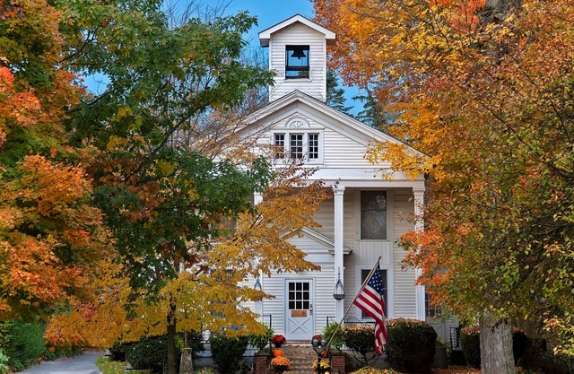 Fountain View I -Charming historical building in the heart of downtown Wellsboro
