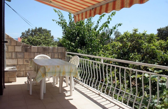 Four-bedroom apartment with terrace Sreser, Pelješac (A-4557-a)