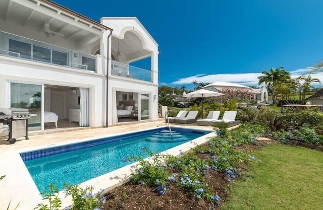 Four bedroom luxurious Mews Villa in a gated residence