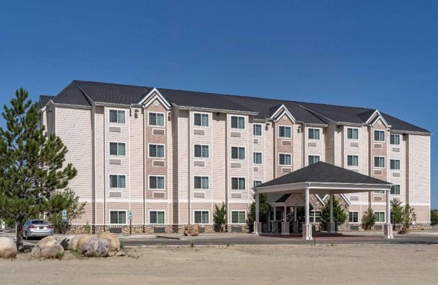 Four Corners Inn & Suites