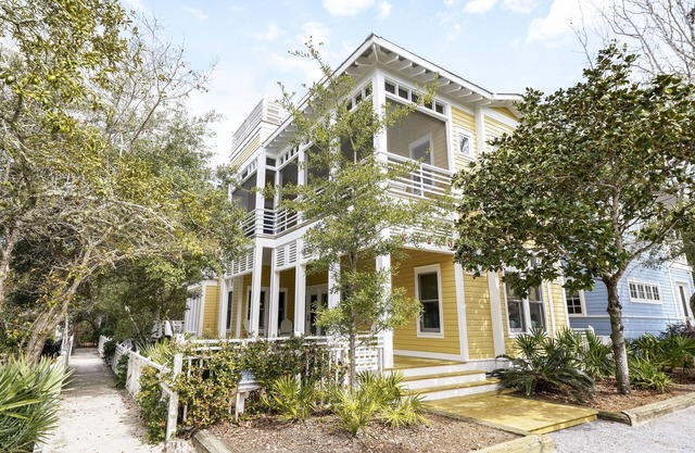 Four Porches and Private Tower in Seaside, FL + 2 Adult Bikes!