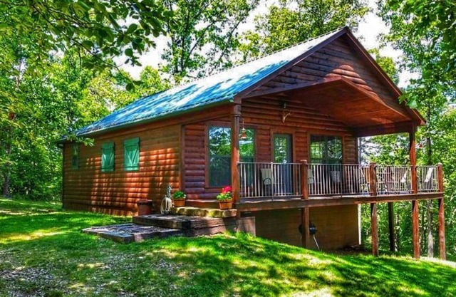 Foxcroft Buffalo River Log Cabin: Cozy & Secluded w Mountain View 3 min to BNR