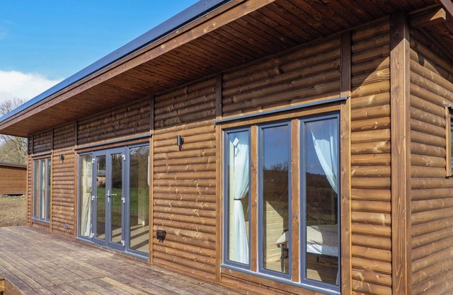 FOXGLOVE, family friendly, character holiday cottage in Chard