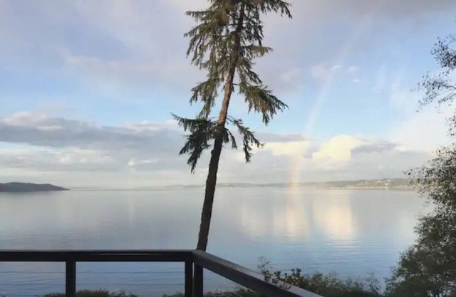 Frank L Wright insp. house waterfront beach access