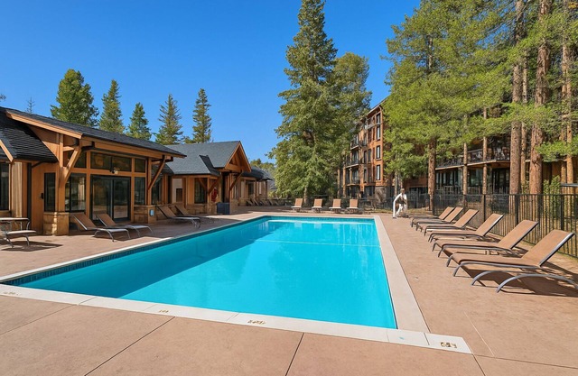 Free SkyCard Act - Spacious, Outdoor Pool/Hot Tubs, Walk To Peak 9-The Lift C11