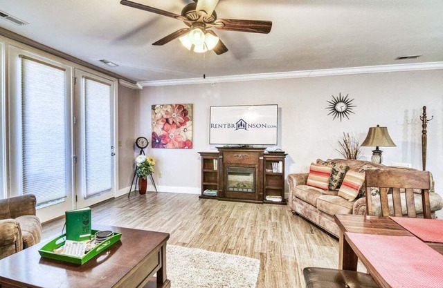 Free Tickets-Newly Renovated-Lake View-Near Silver Dollar City-Community Pool!